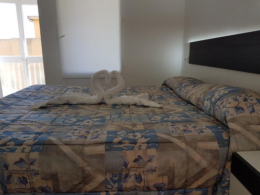 Hostal Montsant Salou Exterior foto